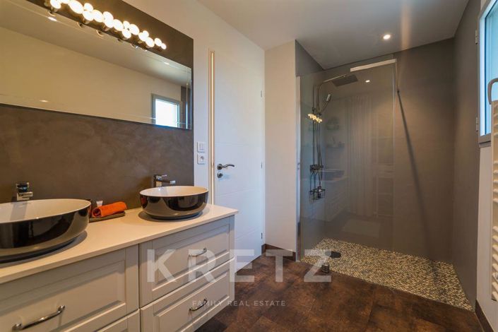 Image No.14-4 Bed Property for sale