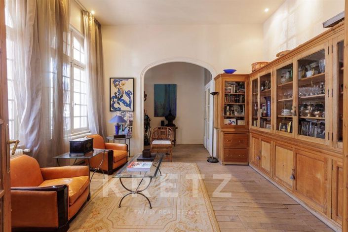 Image No.6-6 Bed Property for sale