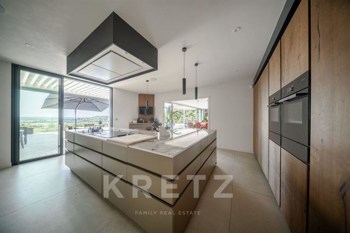 Image No.11-4 Bed House for sale