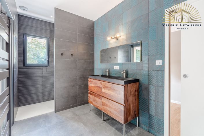 Image No.10-5 Bed House for sale