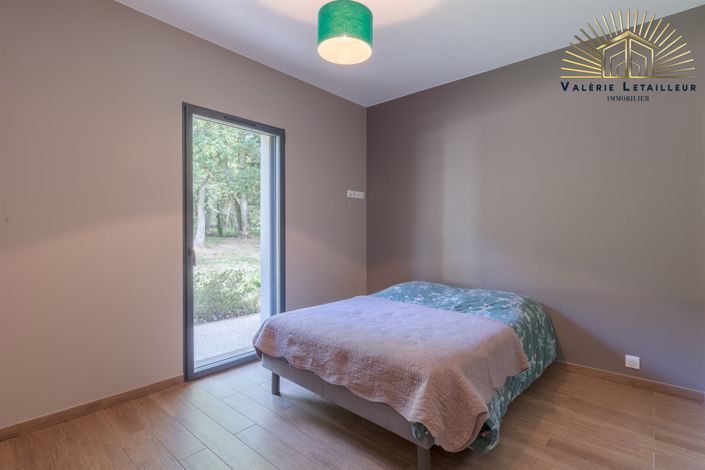 Image No.18-5 Bed House for sale