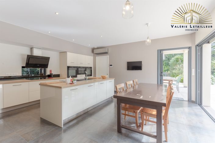 Image No.7-5 Bed House for sale