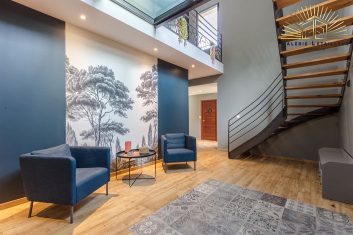 Image No.8-5 Bed House for sale