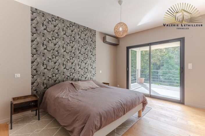 Image No.9-5 Bed House for sale