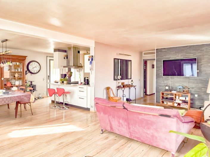 Image No.8-4 Bed House for sale