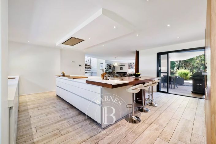 Image No.10-4 Bed House for sale