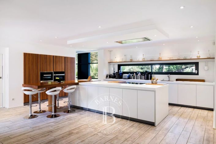 Image No.14-4 Bed House for sale