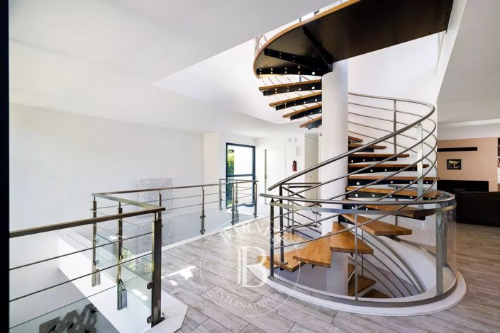 Image No.16-4 Bed House for sale