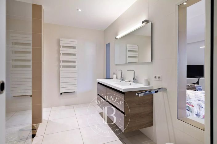 Image No.17-4 Bed House for sale