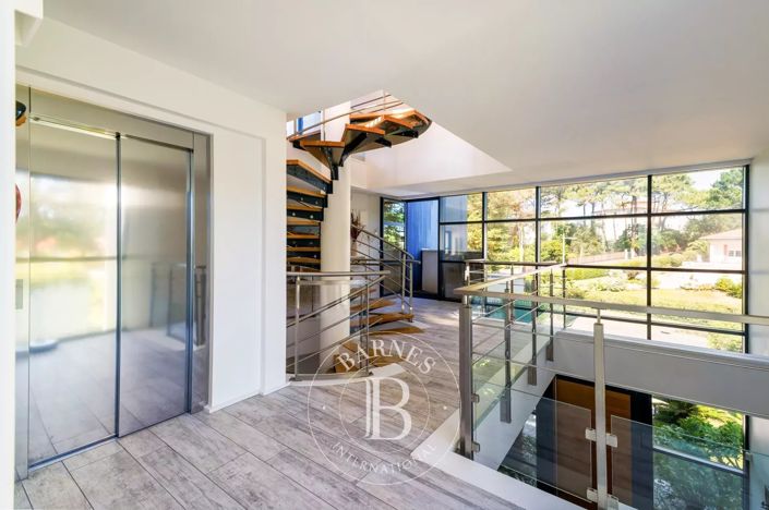 Image No.19-4 Bed House for sale