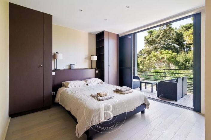 Image No.21-4 Bed House for sale