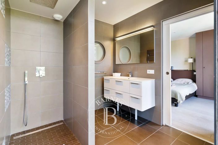 Image No.22-4 Bed House for sale