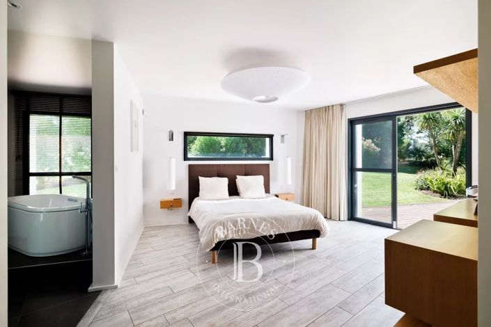 Image No.25-4 Bed House for sale