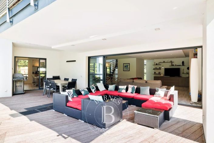 Image No.3-4 Bed House for sale