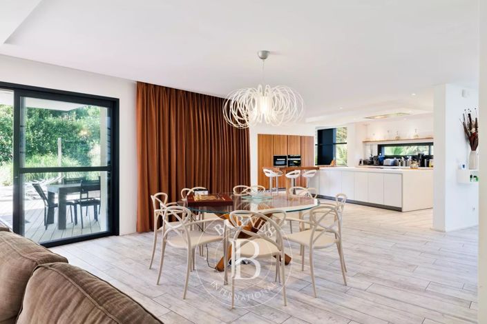 Image No.4-4 Bed House for sale