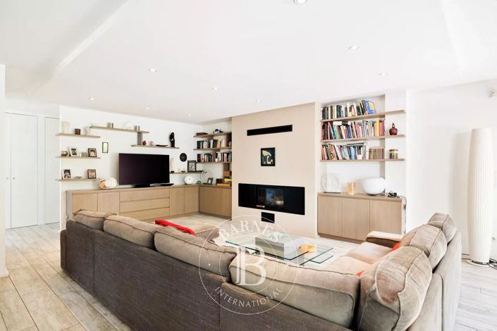 Image No.8-4 Bed House for sale