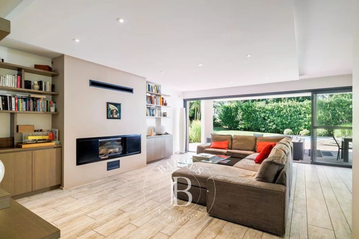 Image No.9-4 Bed House for sale