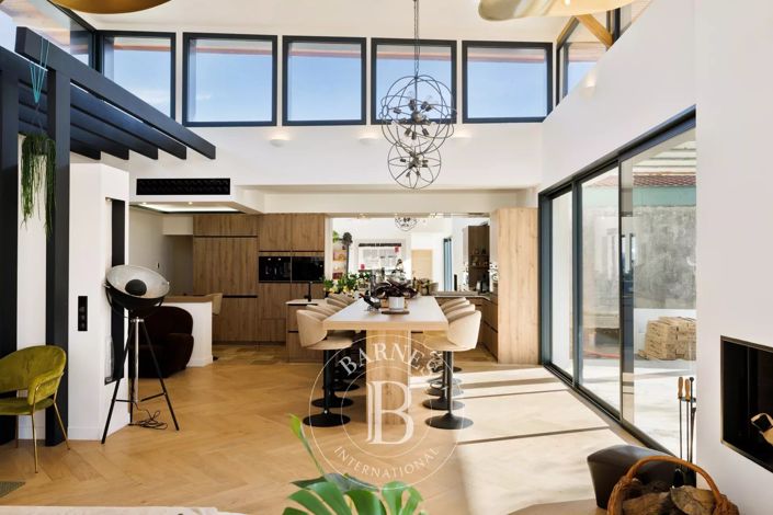 Image No.10-4 Bed House for sale