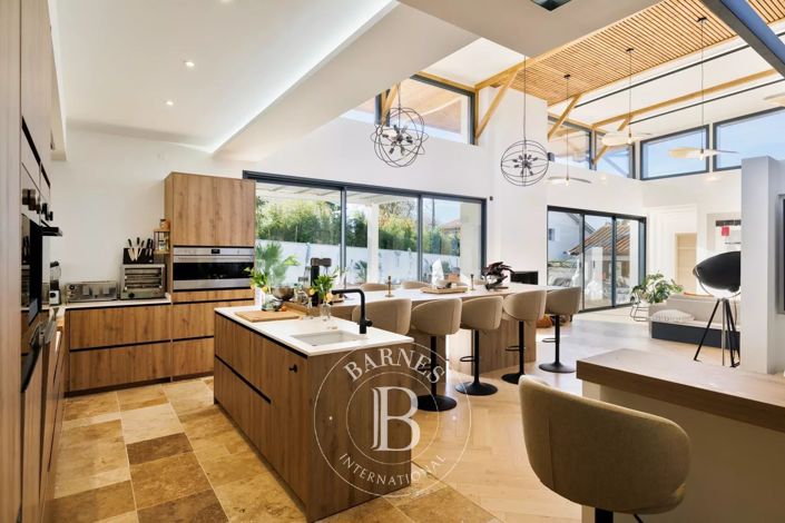 Image No.11-4 Bed House for sale