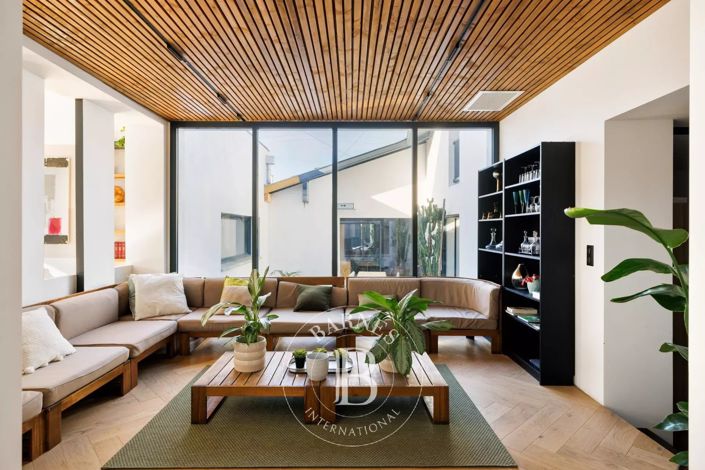 Image No.6-4 Bed House for sale