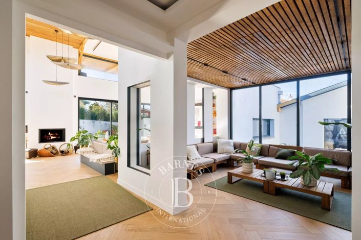 Image No.7-4 Bed House for sale