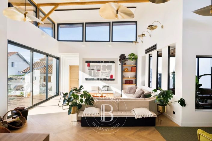 Image No.8-4 Bed House for sale