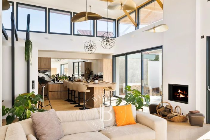 Image No.9-4 Bed House for sale