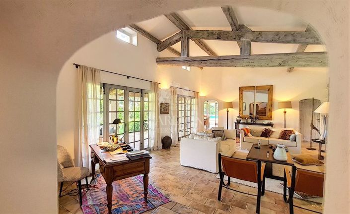 Image No.5-5 Bed House for sale