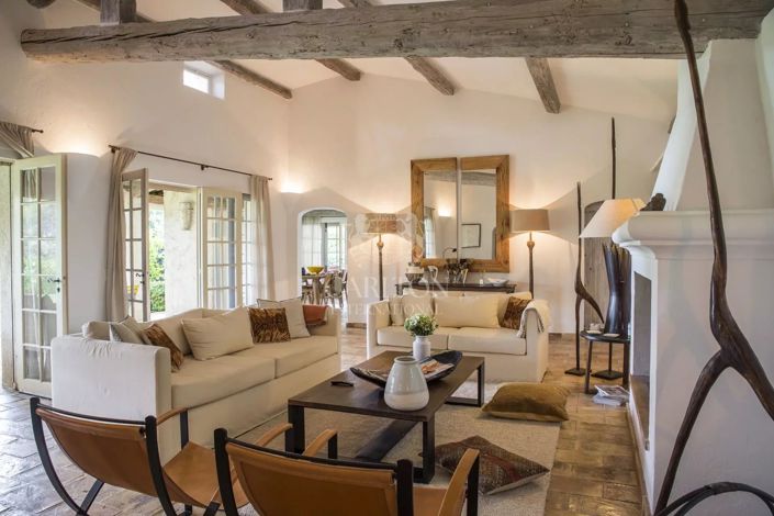 Image No.6-5 Bed House for sale