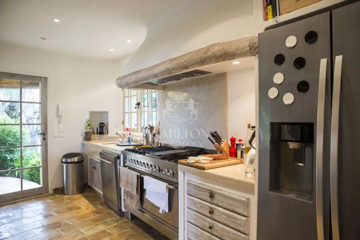 Image No.7-5 Bed House for sale