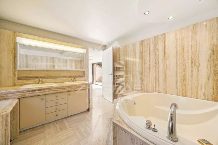Image No.7-4 Bed House for sale