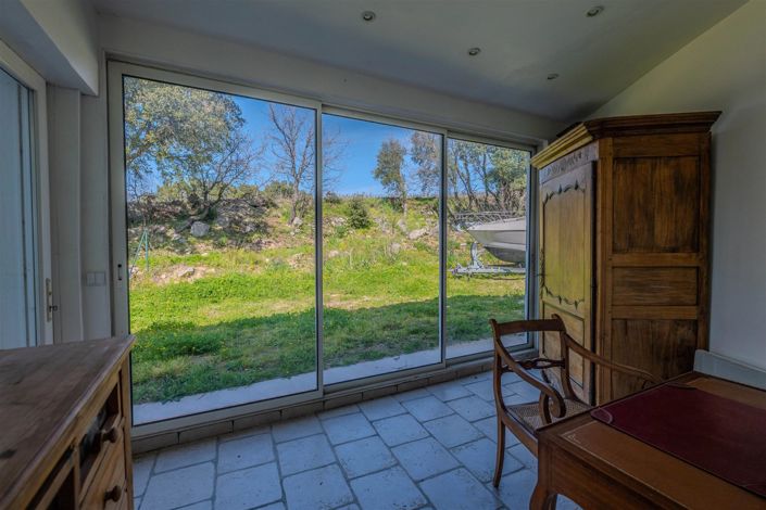 Image No.6-5 Bed House for sale