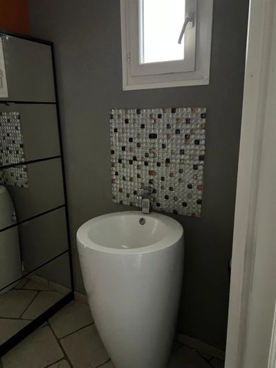 Image No.8-5 Bed House for sale