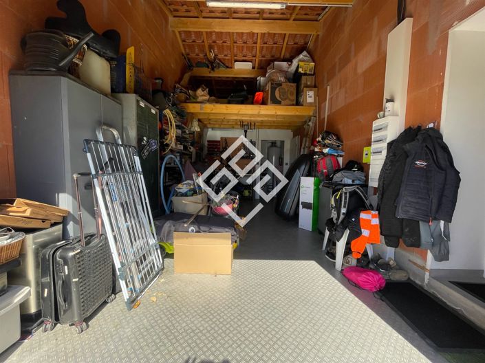 Image No.8-3 Bed House for sale