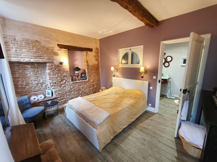 Image No.8-5 Bed House for sale