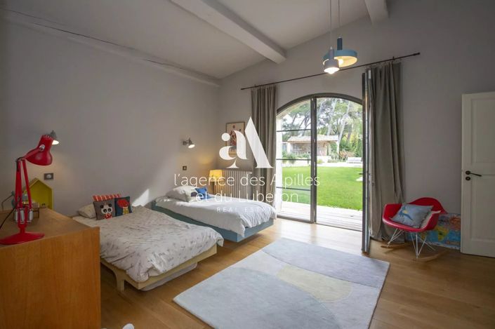 Image No.18-6 Bed House for sale