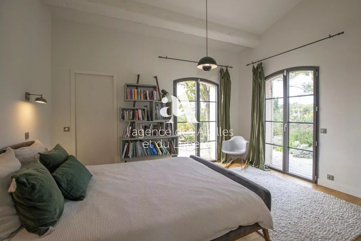 Image No.19-6 Bed House for sale