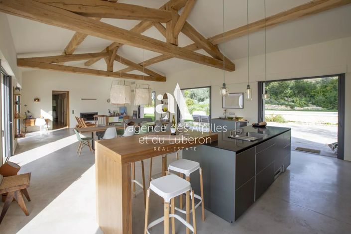 Image No.9-6 Bed House for sale