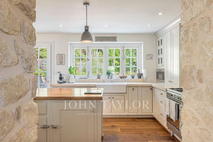 Image No.11-5 Bed House for sale