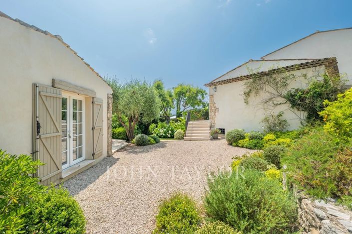 Image No.18-5 Bed House for sale