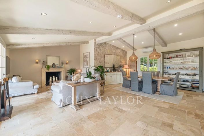 Image No.8-5 Bed House for sale