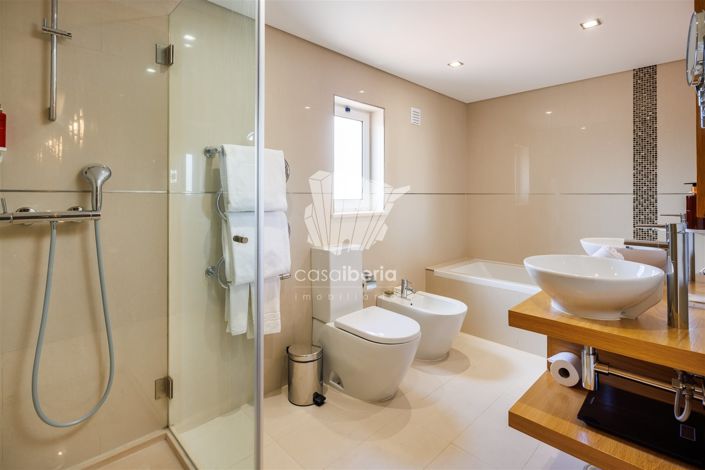 Image No.18-3 Bed House for sale