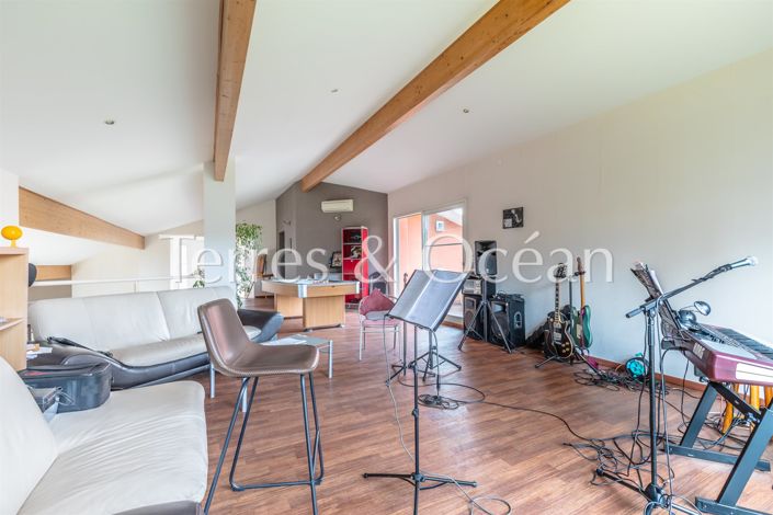 Image No.13-5 Bed House for sale