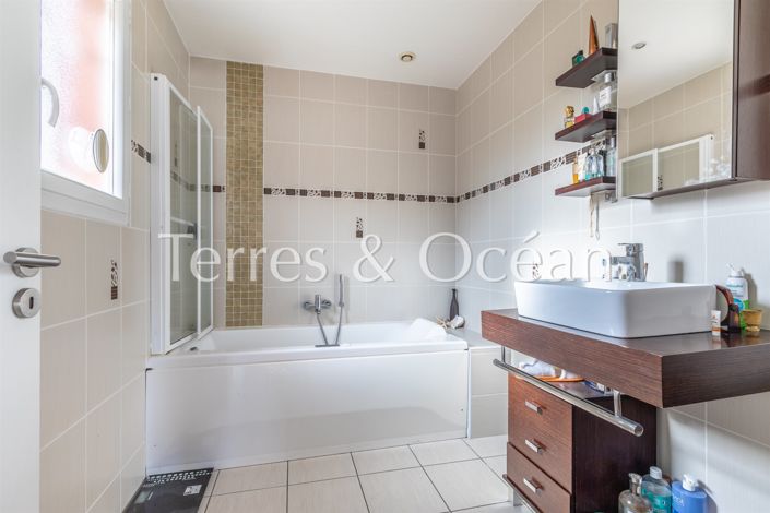 Image No.16-5 Bed House for sale