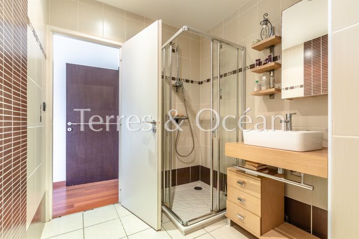 Image No.18-5 Bed House for sale
