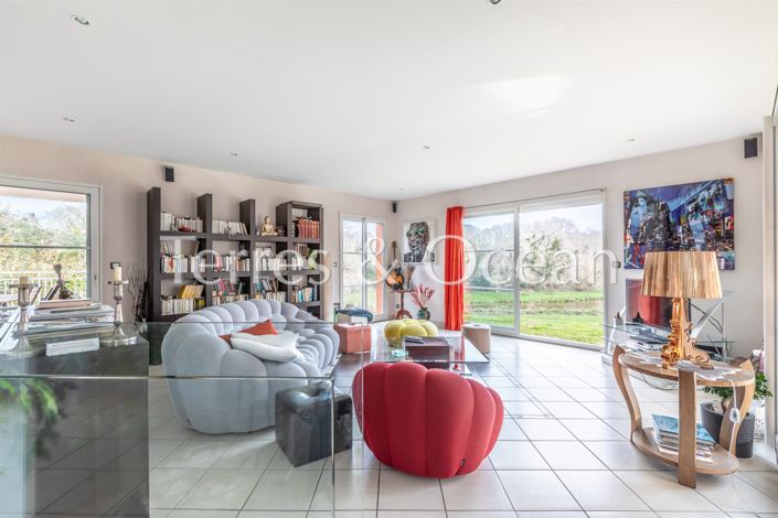 Image No.2-5 Bed House for sale