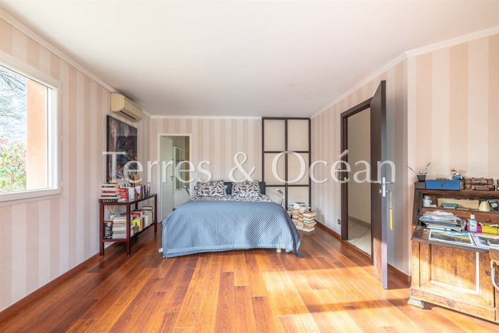 Image No.20-5 Bed House for sale