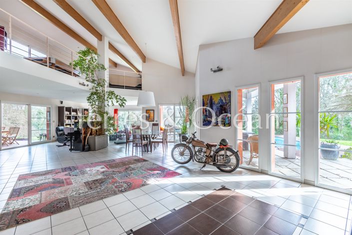 Image No.3-5 Bed House for sale