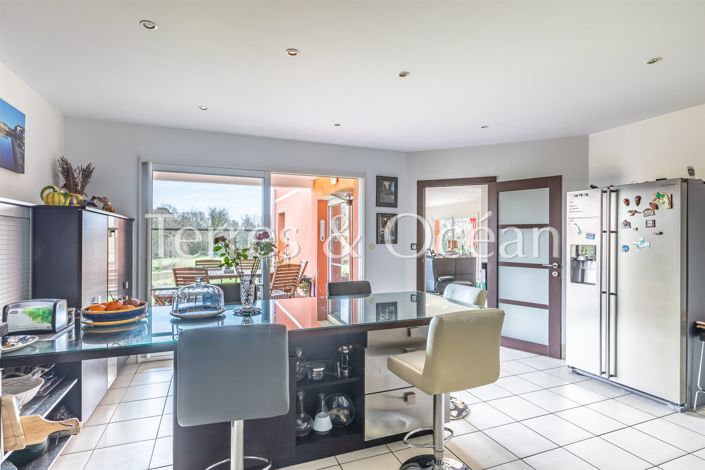 Image No.5-5 Bed House for sale