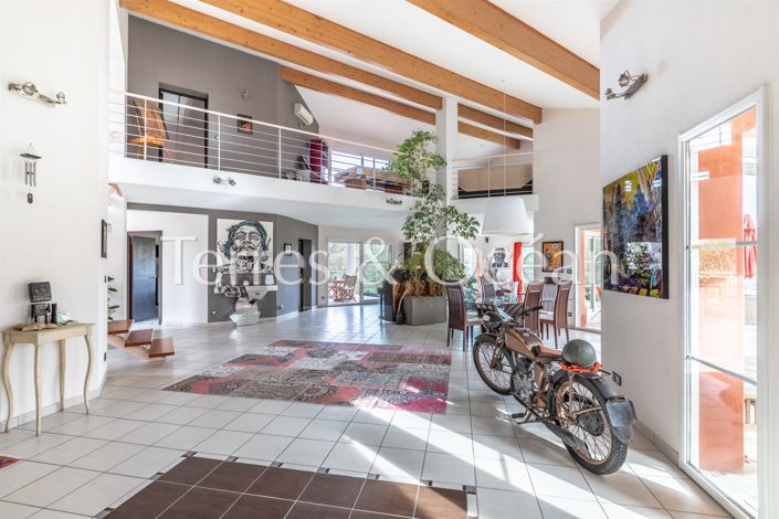 Image No.7-5 Bed House for sale